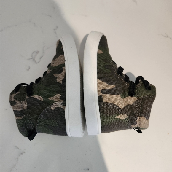 NWOT Gap Camo Sneakers - Picture 5 of 7